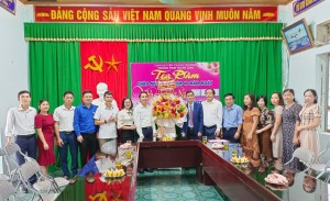 ảnh bác Dương về tăgj quà