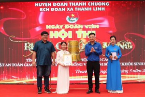 ảnh trao giải 1