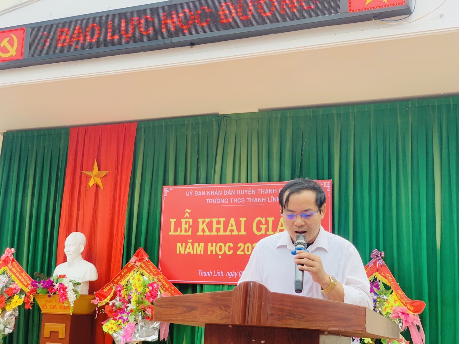 bi thu phat bieu