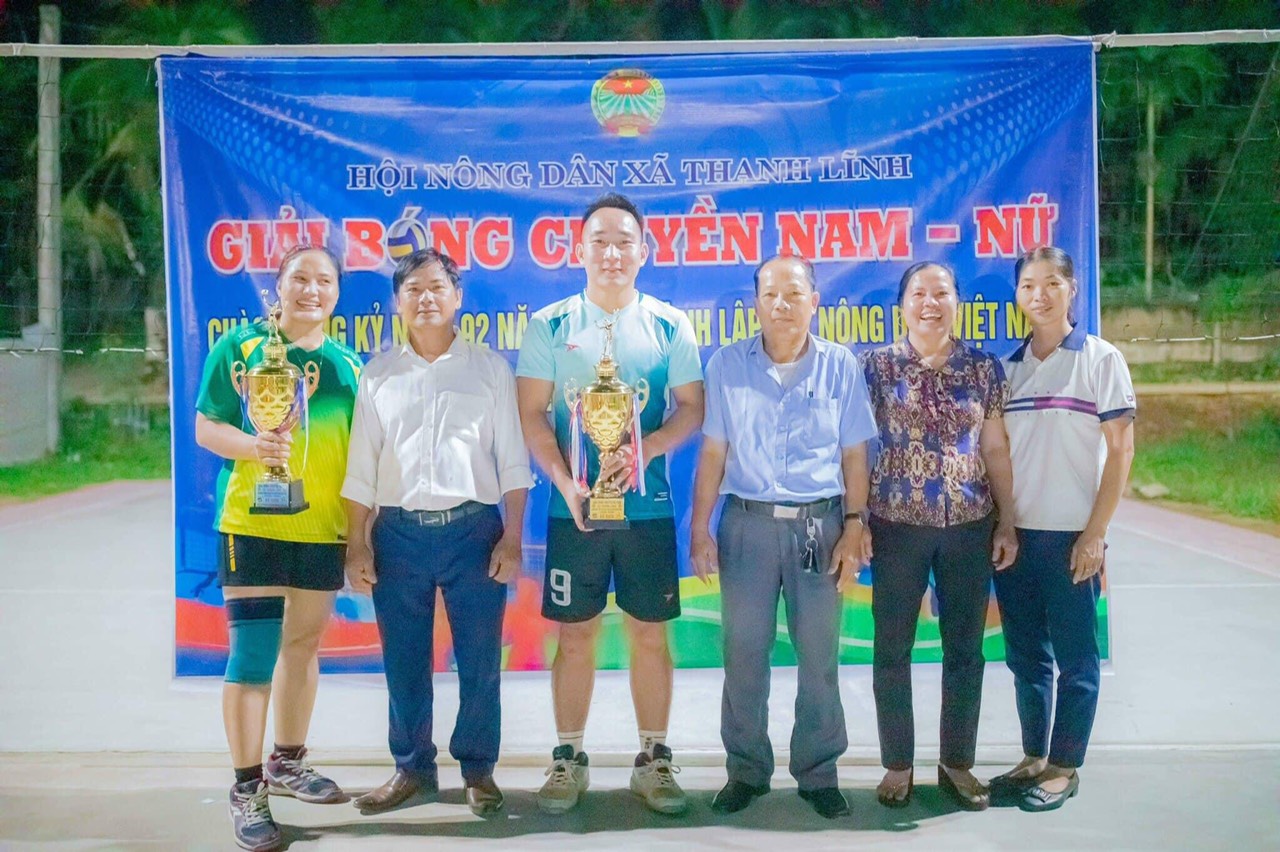anh ctnd trao gia nhat nam nu