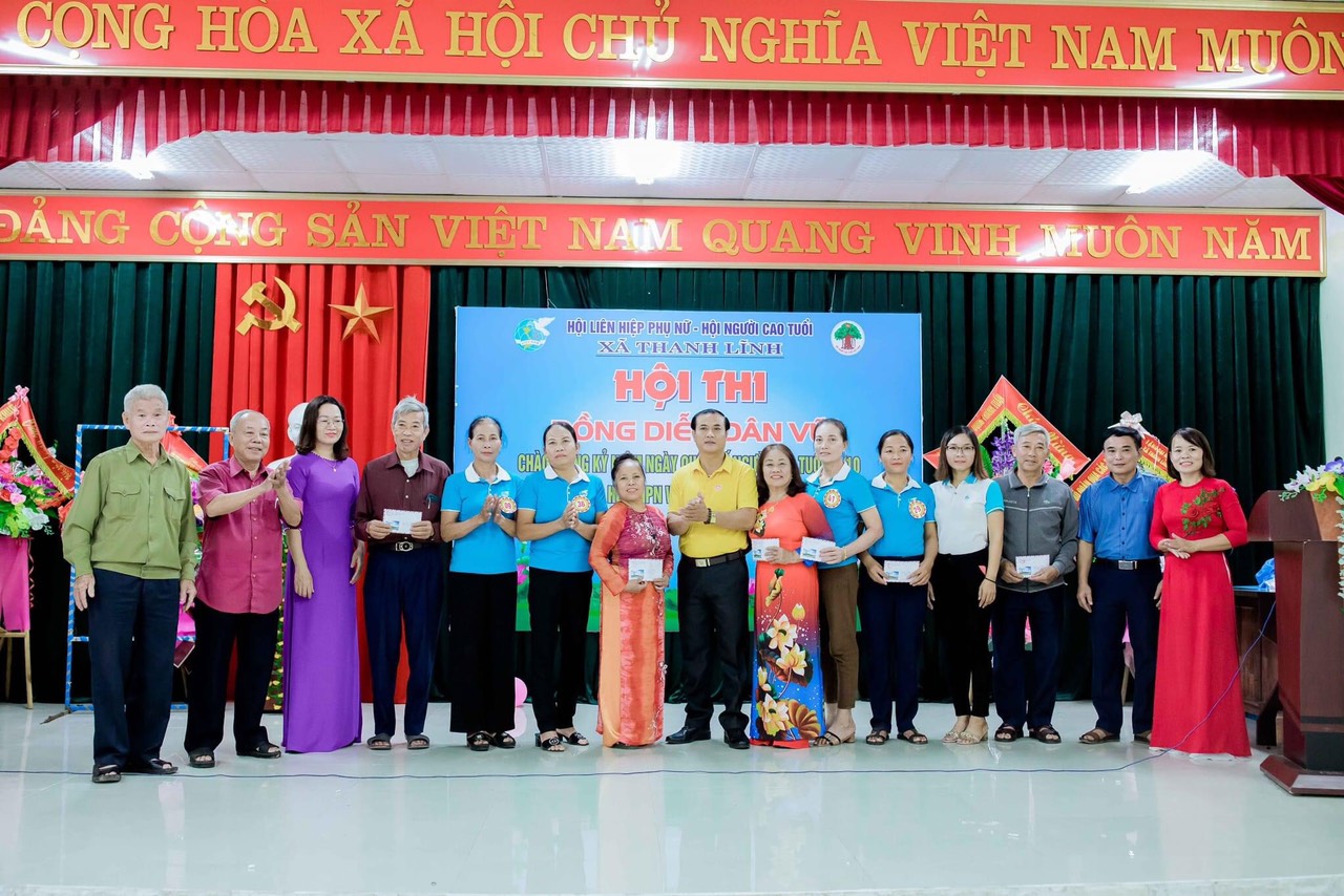 cao tuổi trao quà
