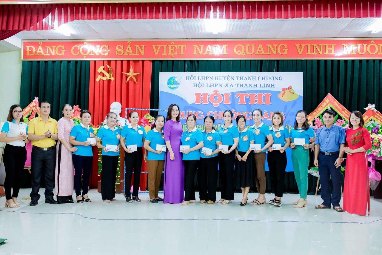 trao quà họi pn