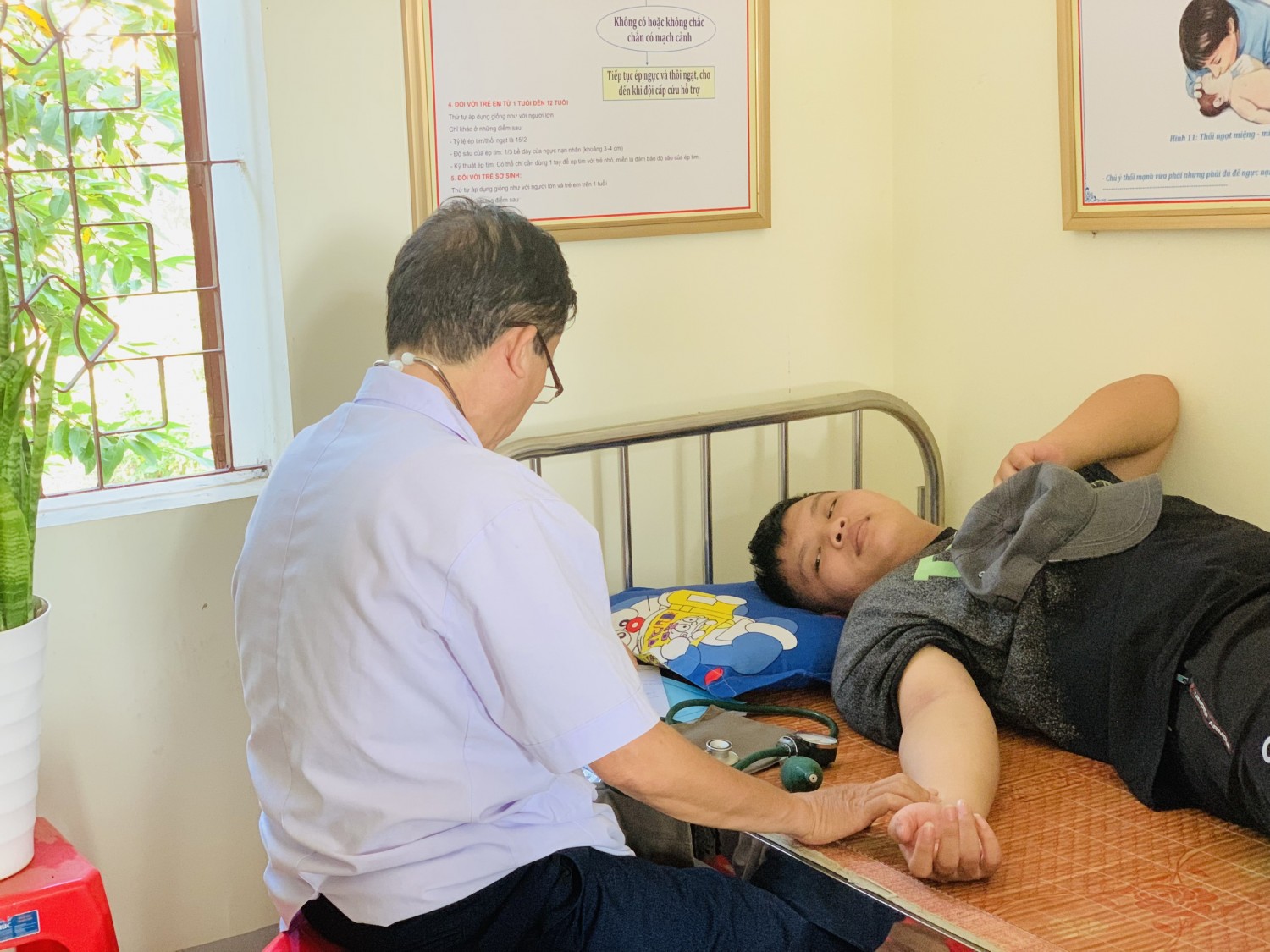 q11 bác sỹ khám
