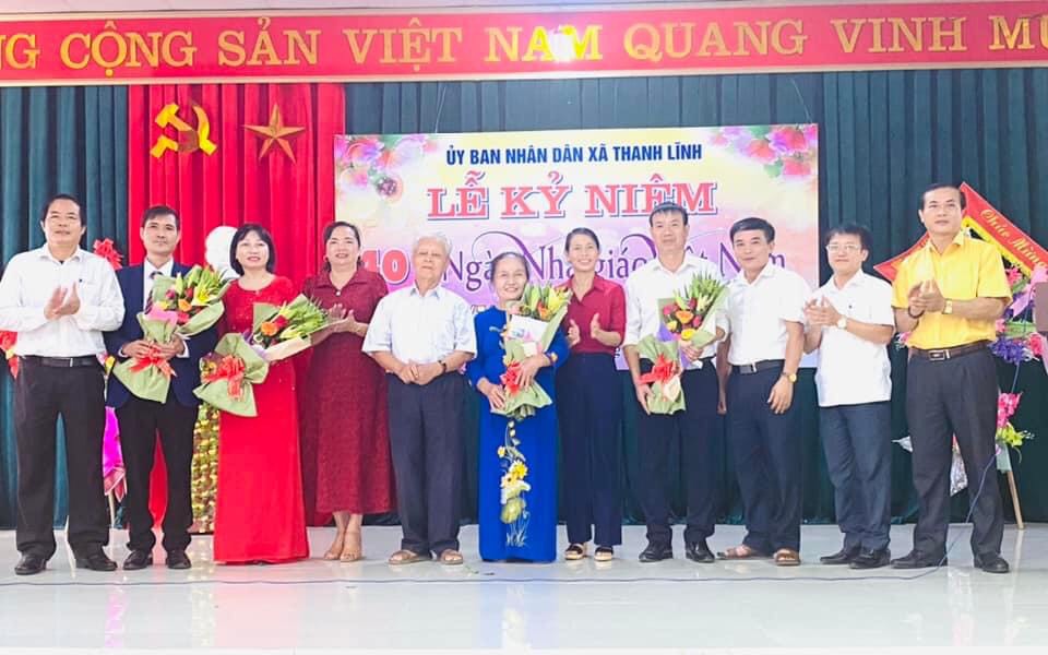 tặng quà cho giáo chức và giáo viên