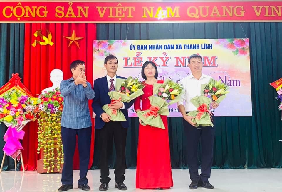 trạm y tế tặng quà