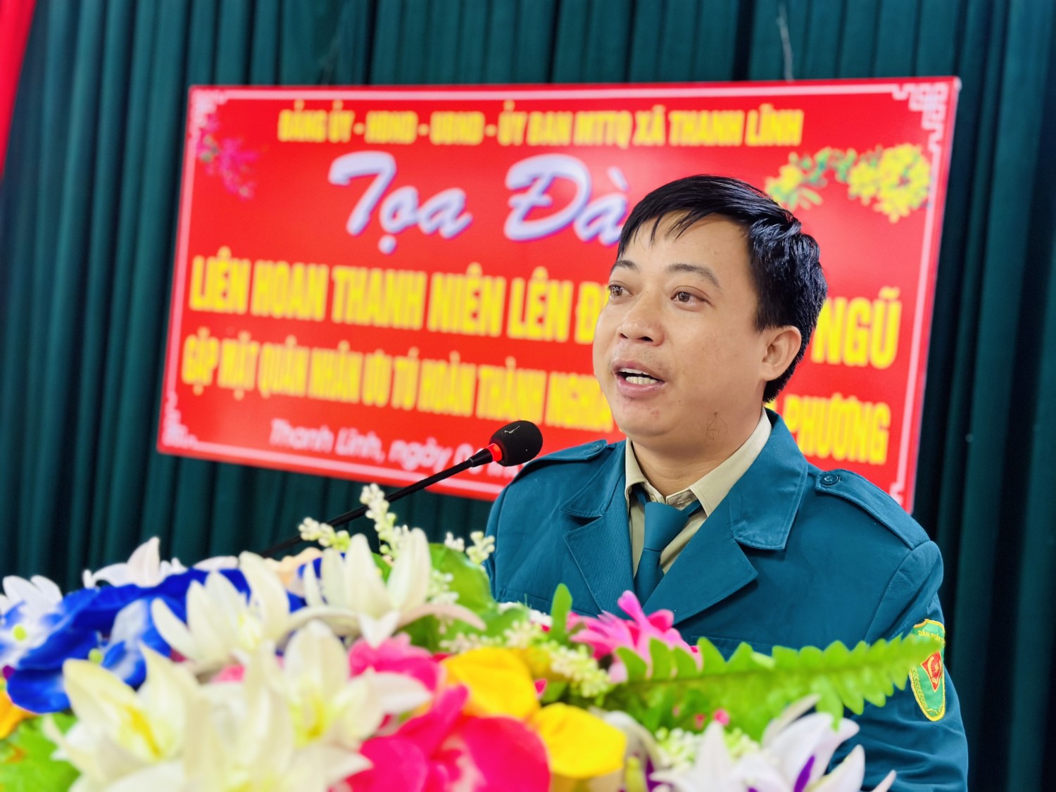 chỉ huy trưởng quân sự phát biêuur