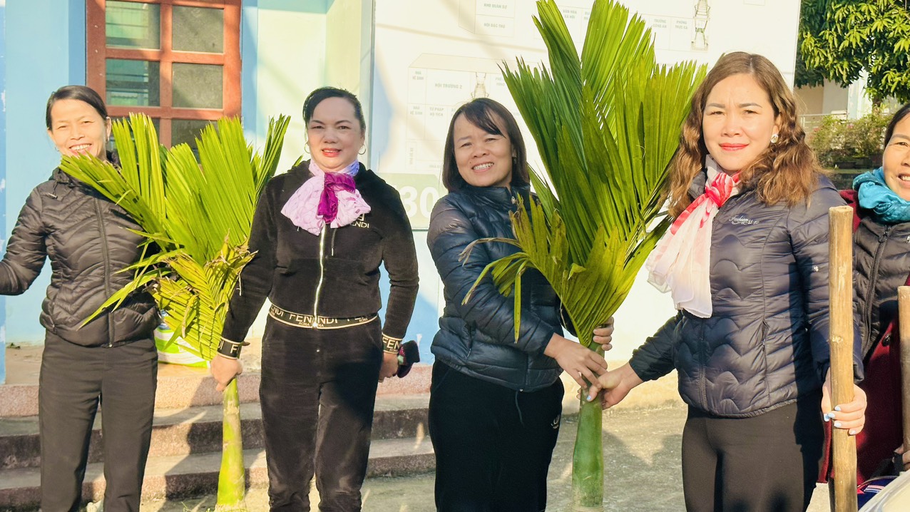 Hoà trồng cây