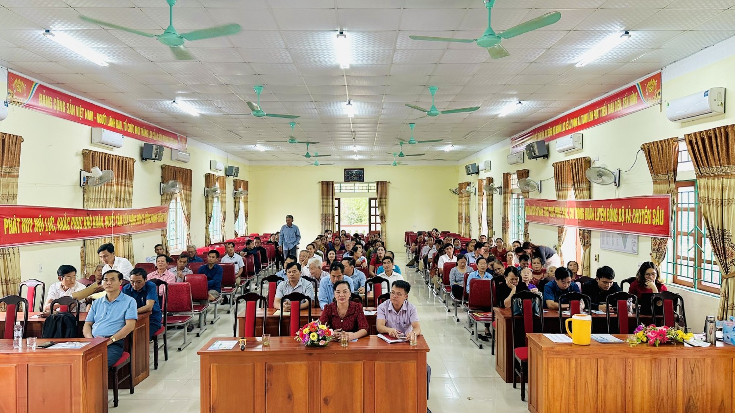 toàn cảnh