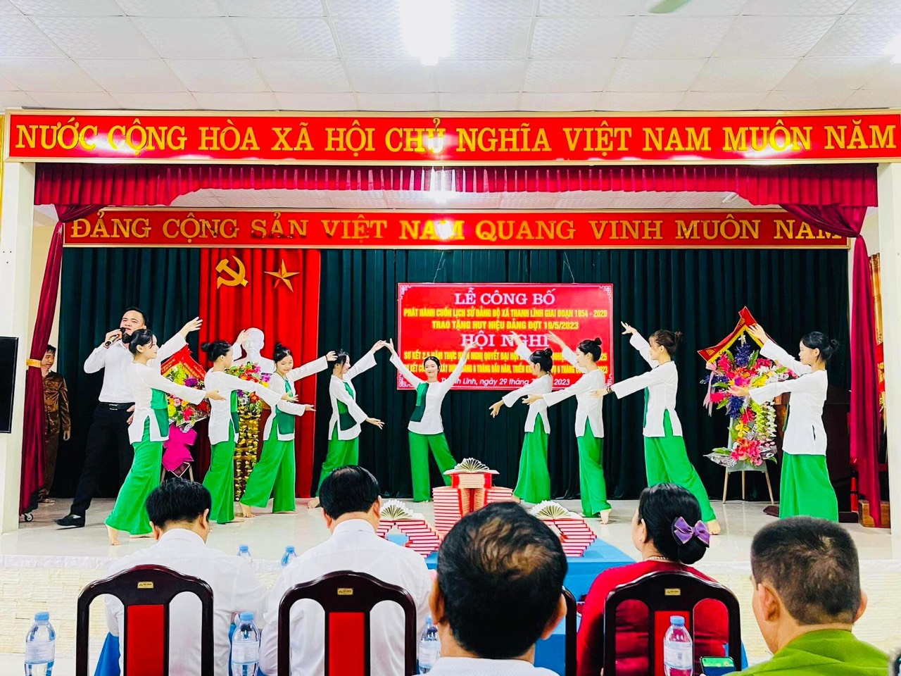 văn nghệ 2