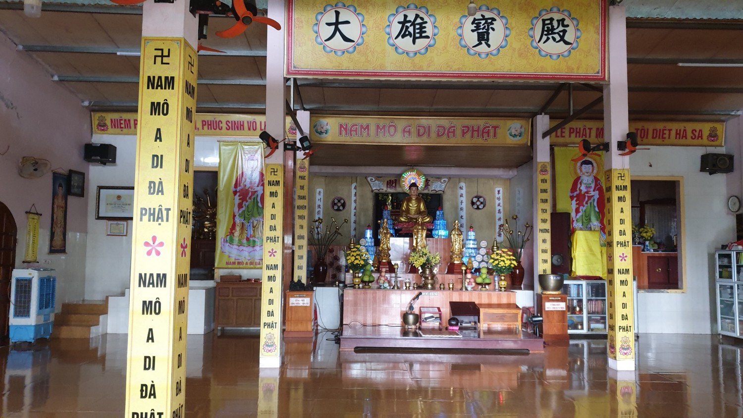 bên trong chùa phuc viên 1