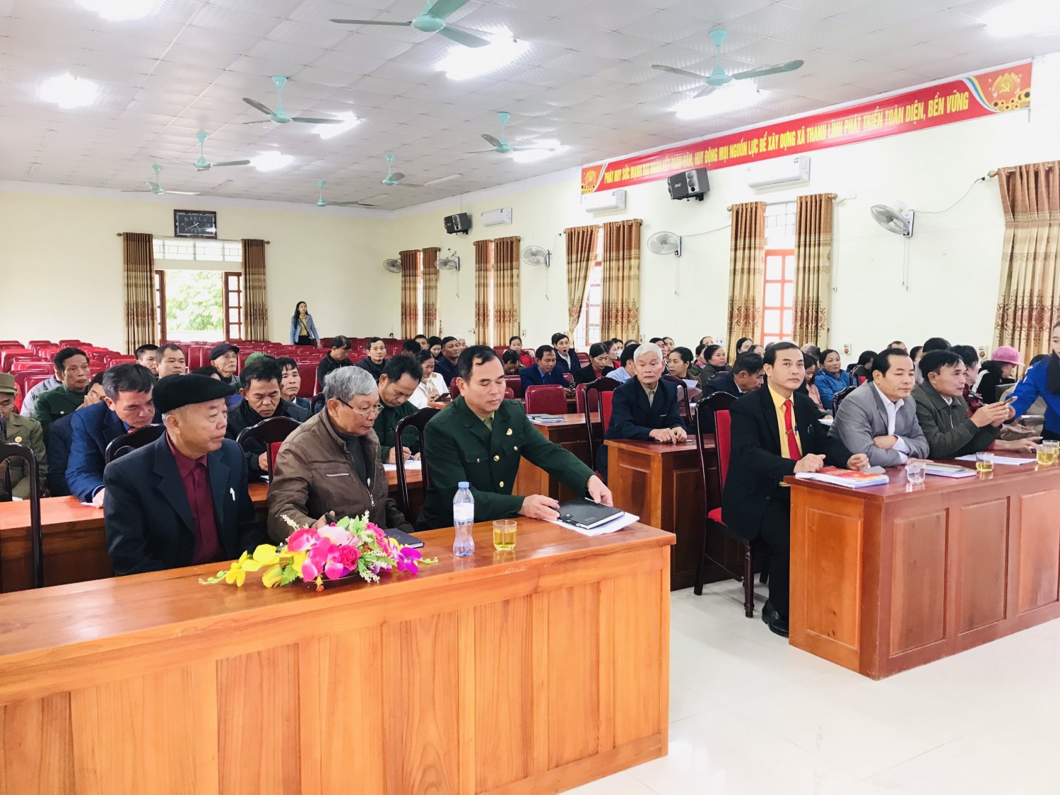 đại biểu 2