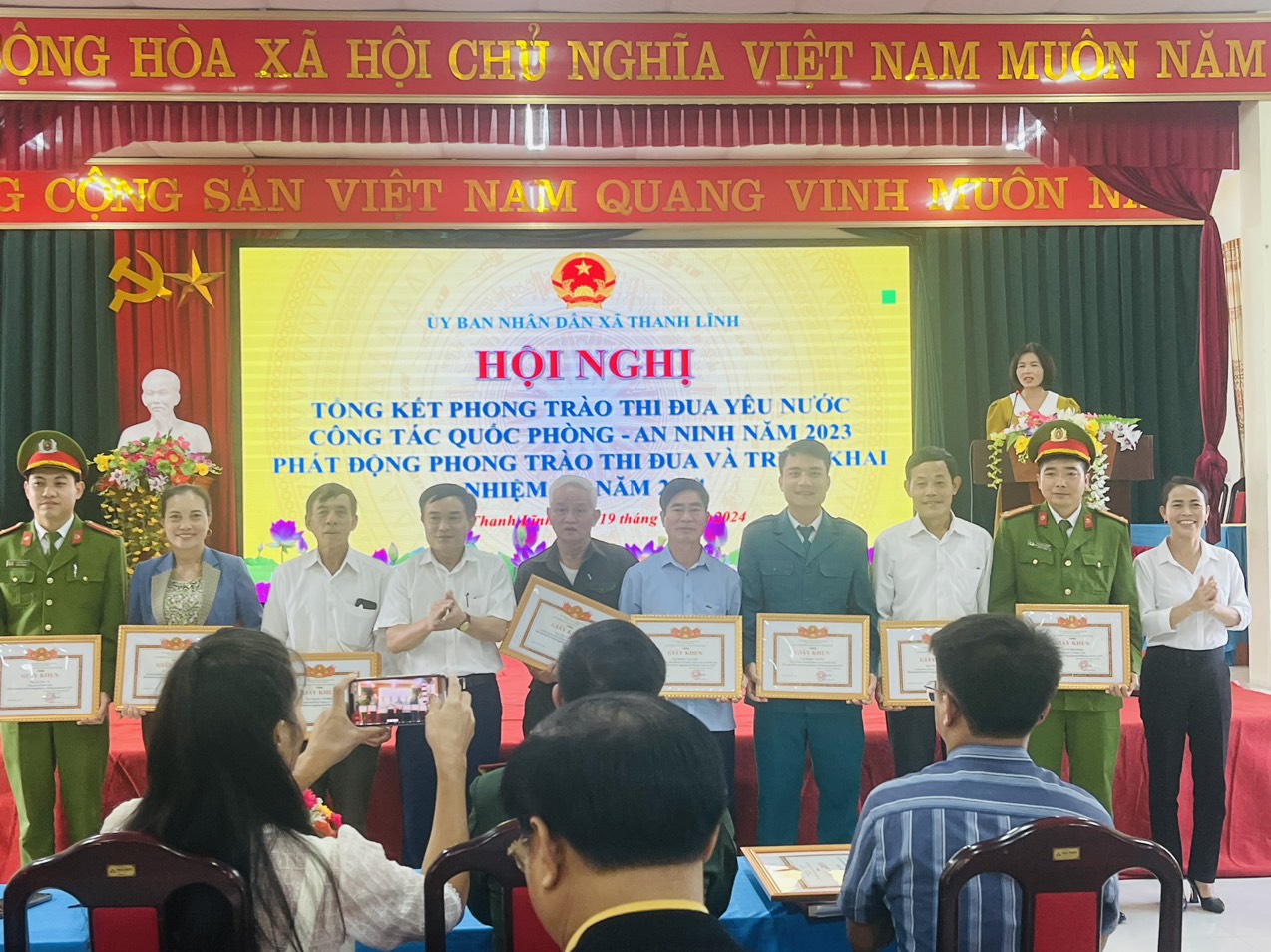 Trao thưởng