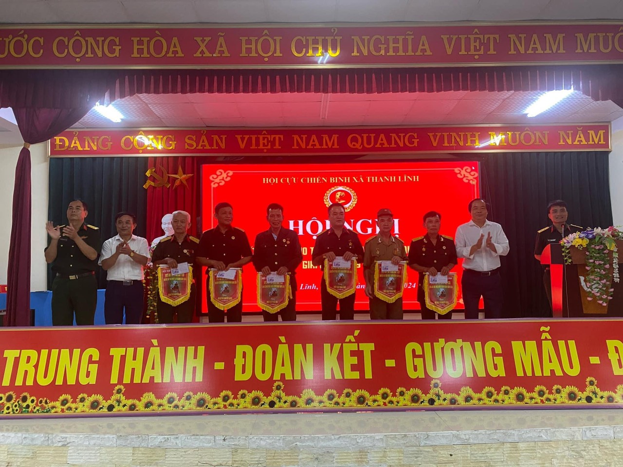 a hồng tặng