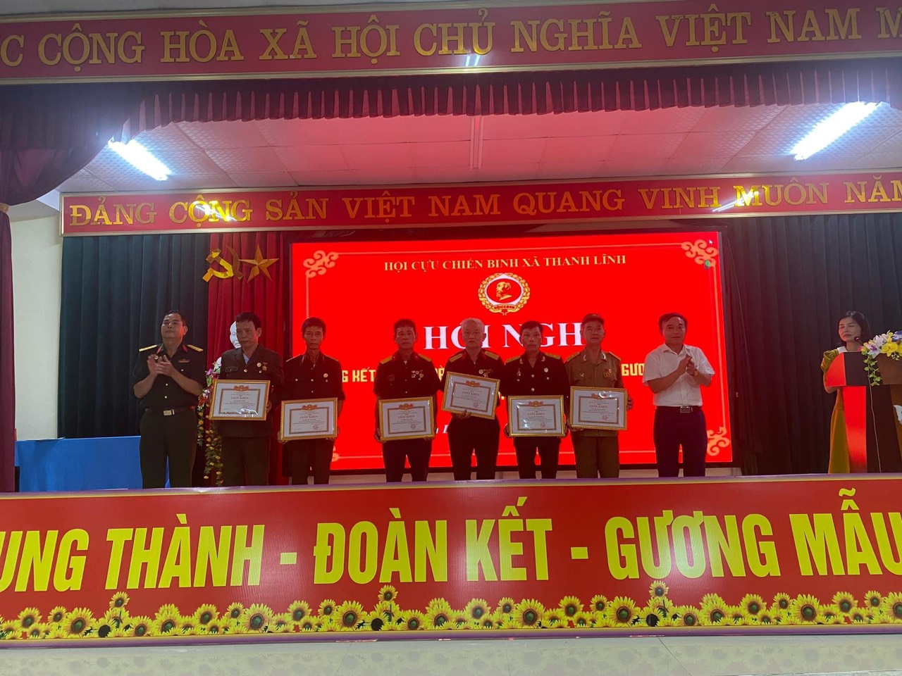anh tam tặng